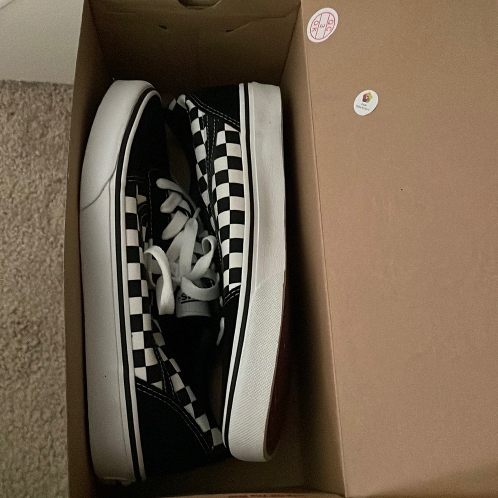 BRAND NEW black and white checkered vans YOUTH SIZE 6.0